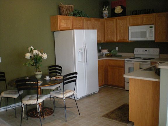 4th image of 43049 Burlington Dr