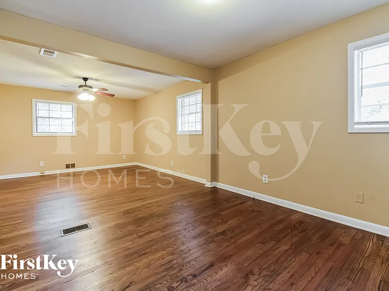 2231 Scotty Cir — Photo 10