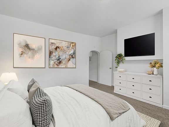 2nd image of 17 Sherman St Floor 1