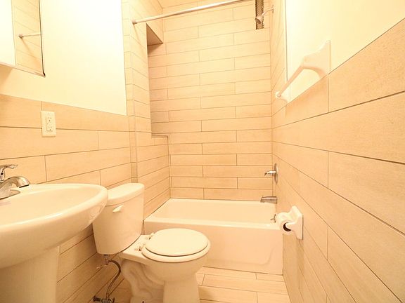 5th image of 309 W 47th St APT 4RE
