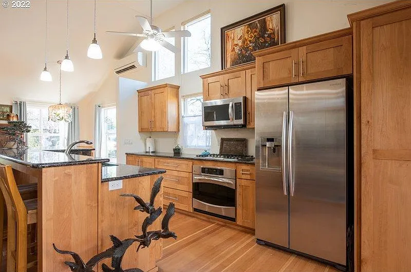 2 bed, 896 sqft, $3,250 — Photo 3