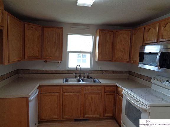 3rd image of 623 S 10th St