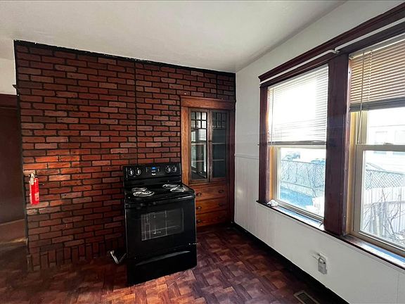 3rd image of 1211 Main St