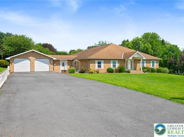 242 Schoeneck Ave, Nazareth, PA 18064