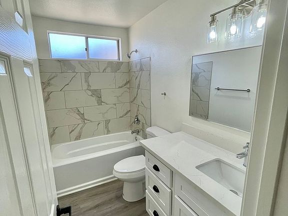 2nd image of 117 Avenue Del Presidente #B