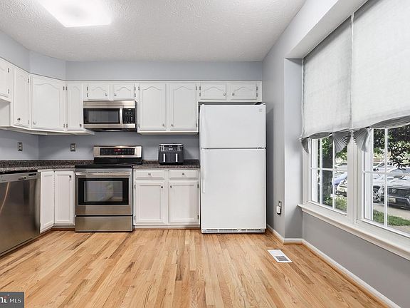 2nd image of 516 Sugarbush Cir