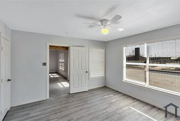 305 N Robinson St #C — Photo 37