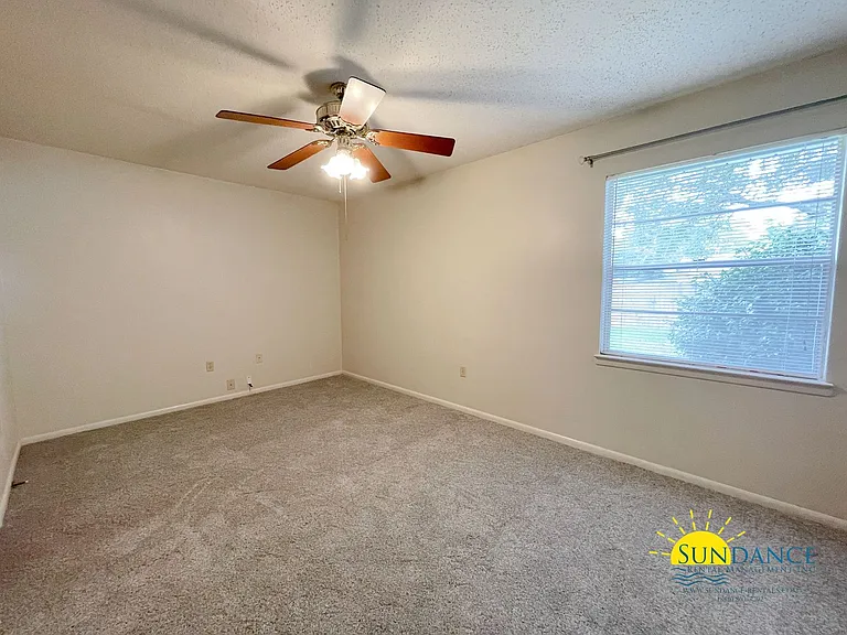 11 Oak Ln — Photo 6