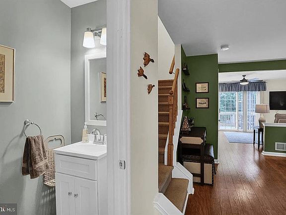 5th image of 3931 Lynn Ave