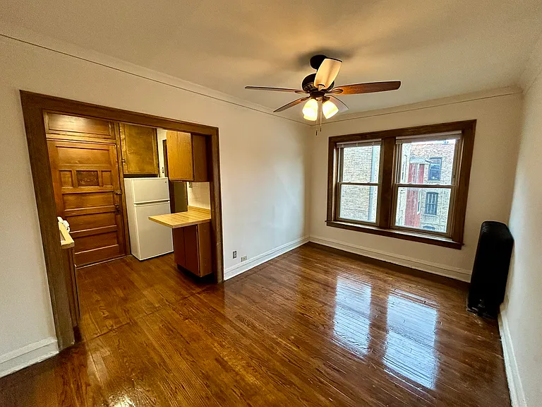 520 W Belden Ave — Photo 16