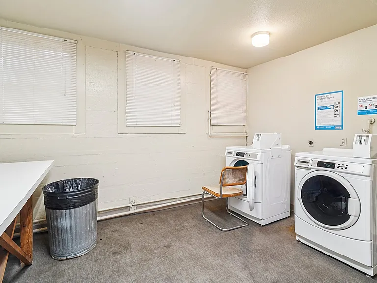 Texada Apartments — Photo 24