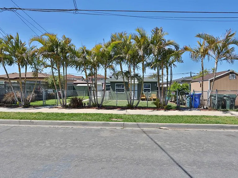 520 Delaware St — Photo 37