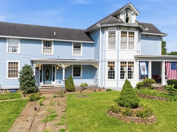 402 Williams Ave, Williamstown, WV 26187
