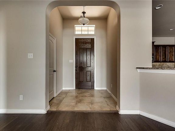 3rd image of 204 Winters Edge Dr