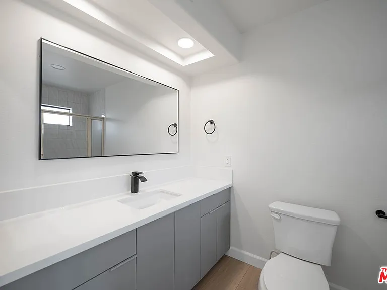 5327 Lexington Ave #B — Photo 12