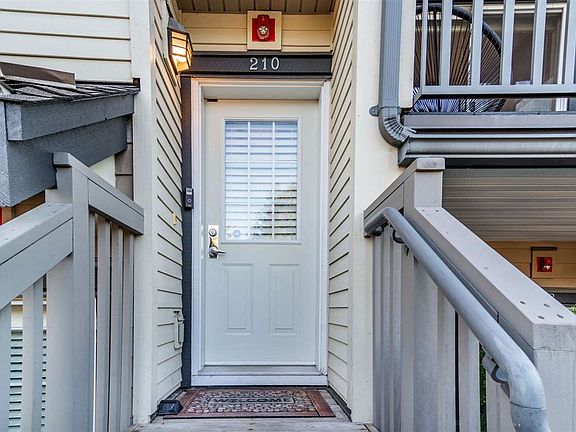 5th image of 4458 Albert St #210