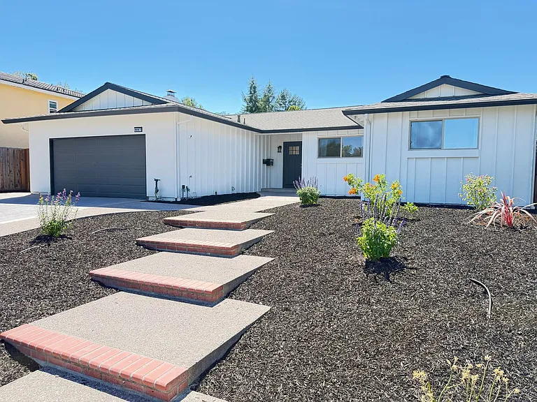 9887 Broadmoor Dr — Photo 3