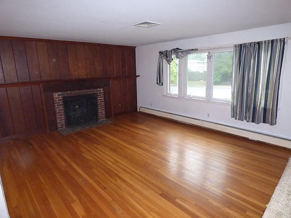 3rd image of 20 Kent Lane