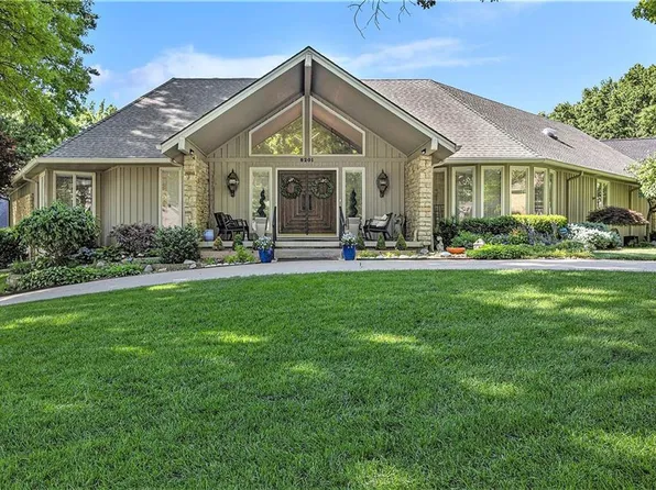 8201 W 100th Ter, Overland Park, KS 66212