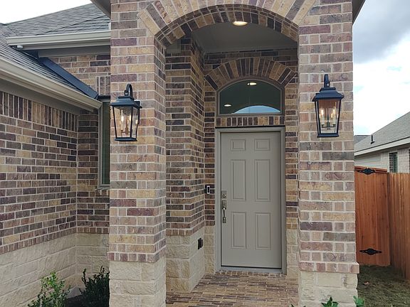 3rd image of 246 Blackborrow Dr