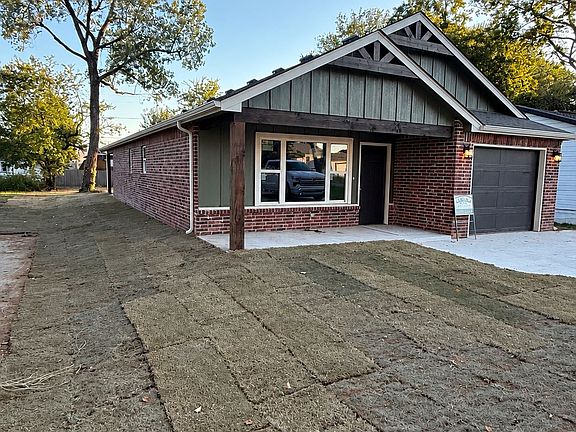 2nd image of 1220 W Jackson St