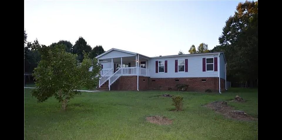 2nd image of 150 Noel Rd