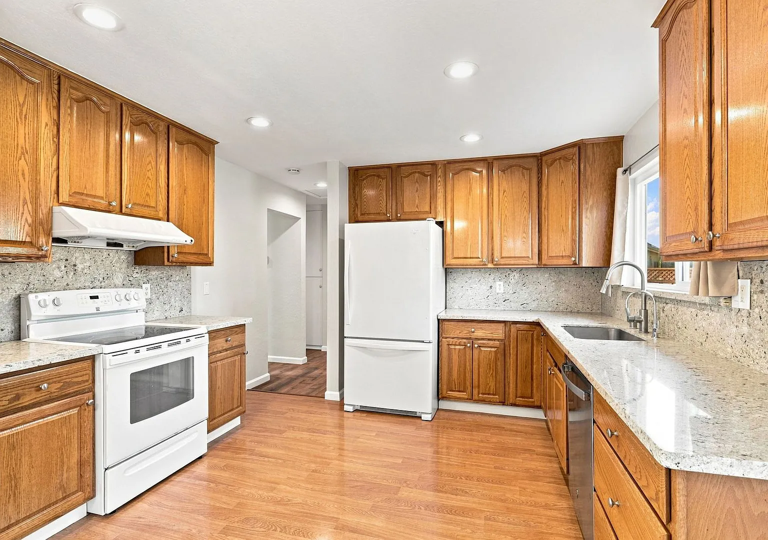 Beautify Home located in the lovely Town of Los Gatos — Photo 3