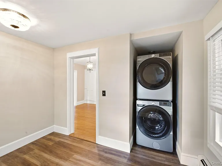 40 Scudder Ave — Photo 9