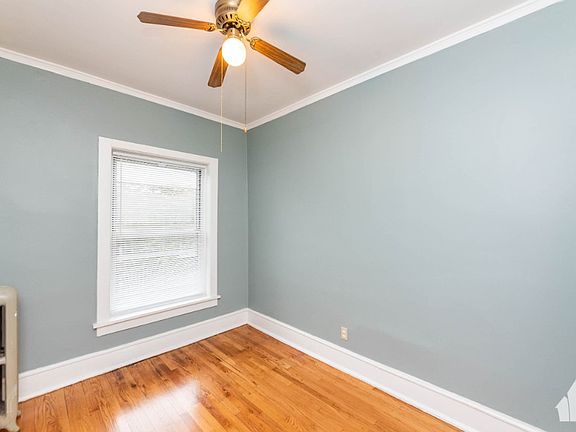 3rd image of 1525 W Rosemont Ave #3