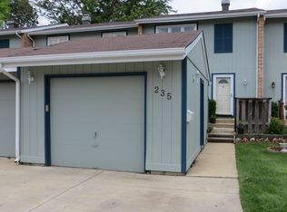 235 Pinewood Ln, Bloomingdale, IL 60108