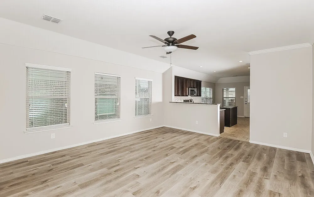 3 bed, 2.0 bath, 1461 sqft, $2,195 — Photo 4