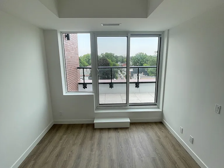 1050 Eastern Ave #625 — Photo 12