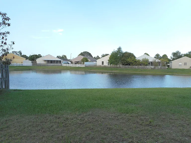 2219 Justin Ave — Photo 25
