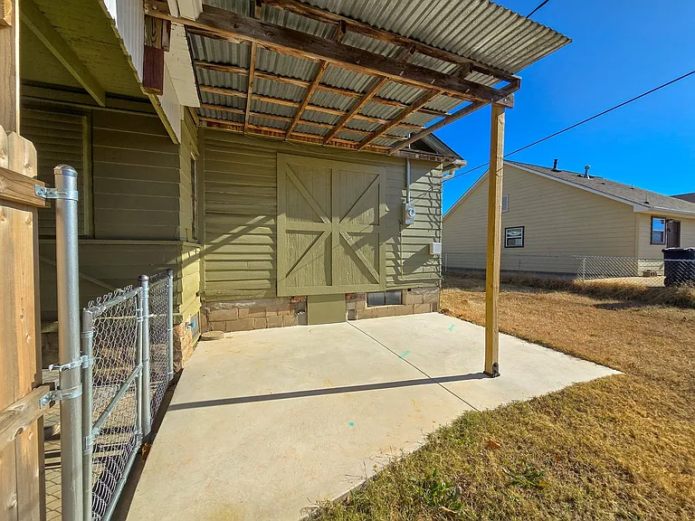 1224 N Market Ave — Photo 31