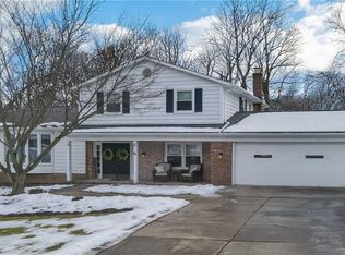 8691 Lake Forest Trl, Chagrin Falls, OH 44023