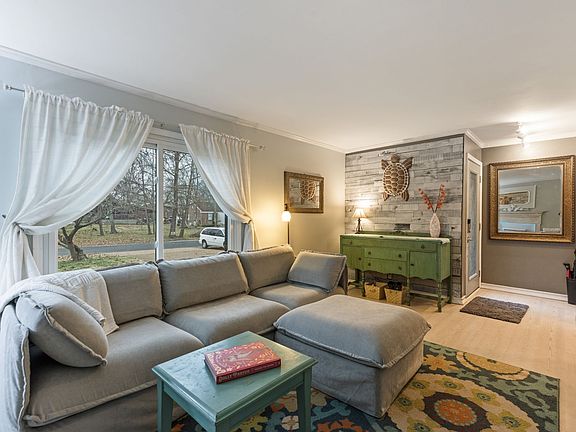 4th image of 514 Doral Country Dr