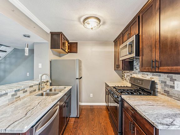 5th image of 4953 Singleton Dr