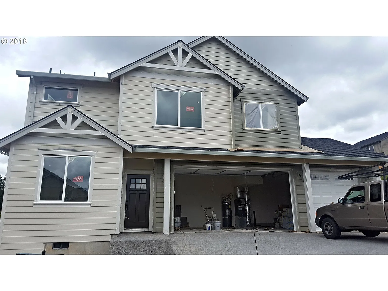 204 NE Oak View Ln photo 1
