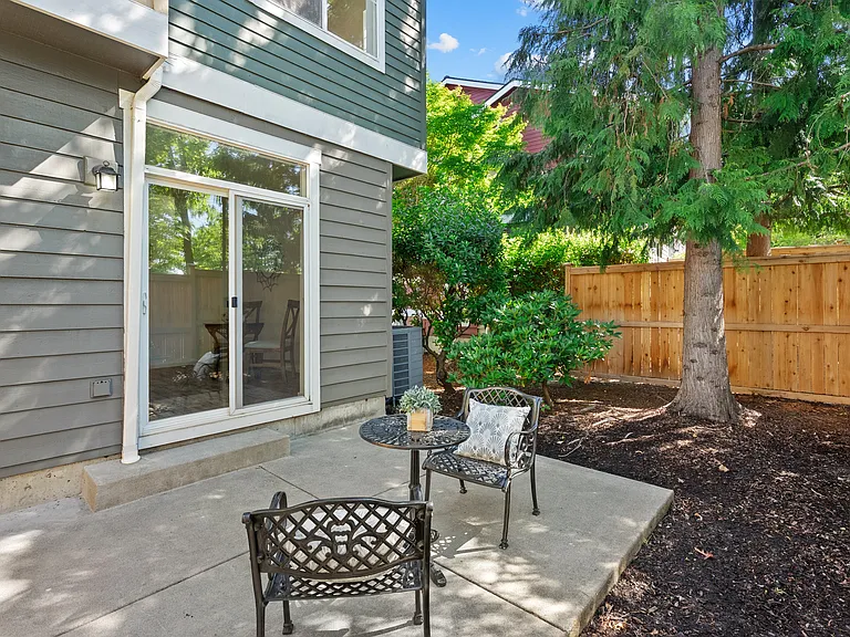 16147 NE 90th Way — Photo 13