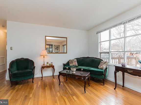 3rd image of 2806 Curry Dr