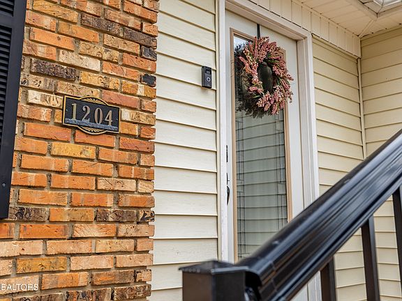 5th image of 1204 Woodberry Dr