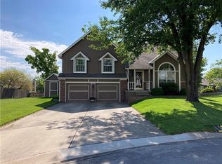 113 SE Gemstone Cir, Lees Summit, MO 64063