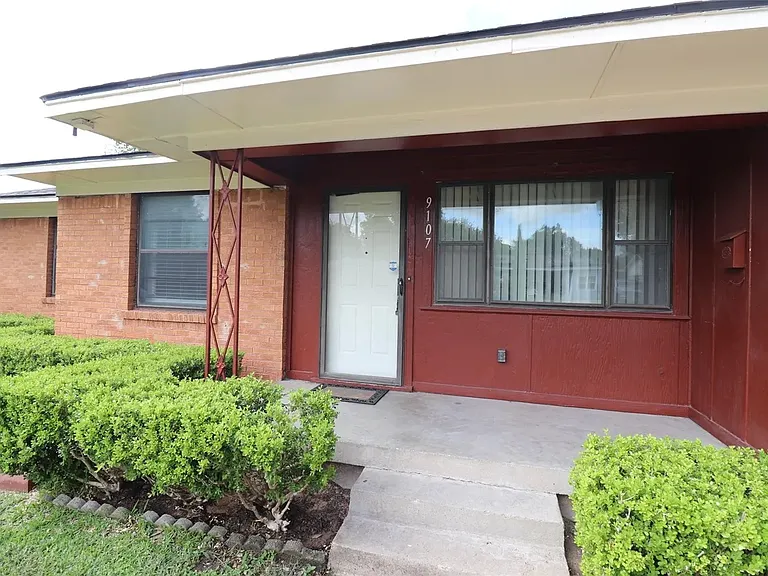 9107 Rustown Dr — Photo 2