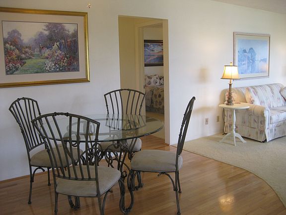 Dining Area/Solid Wood Flooring