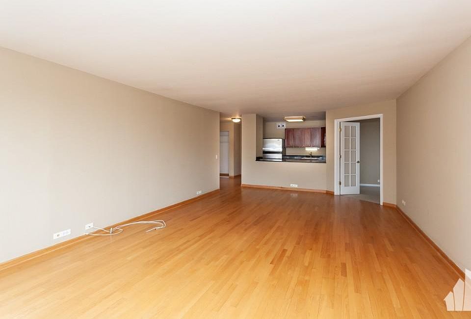 1st image of 525 W Hawthorne Pl #115