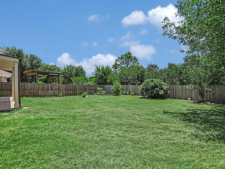 8111 Hawick Dr — Photo 20