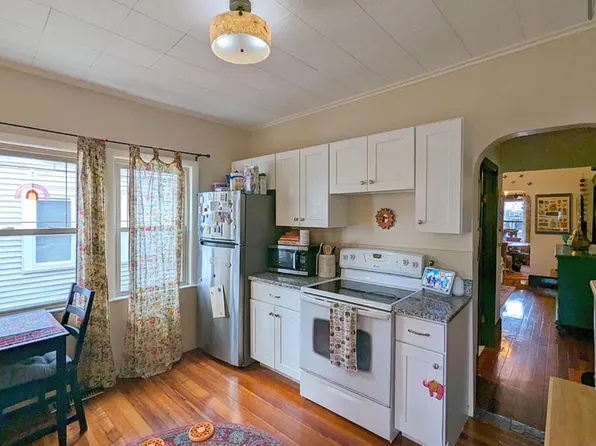 (undisclosed Address), Somerville, MA 02145