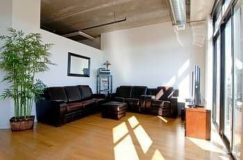 3rd image of 833 W 15th Pl Unit 811