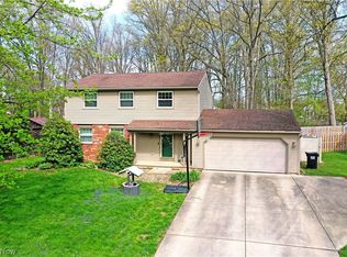 1323 Cedarwood Dr, Mineral Ridge, OH 44440