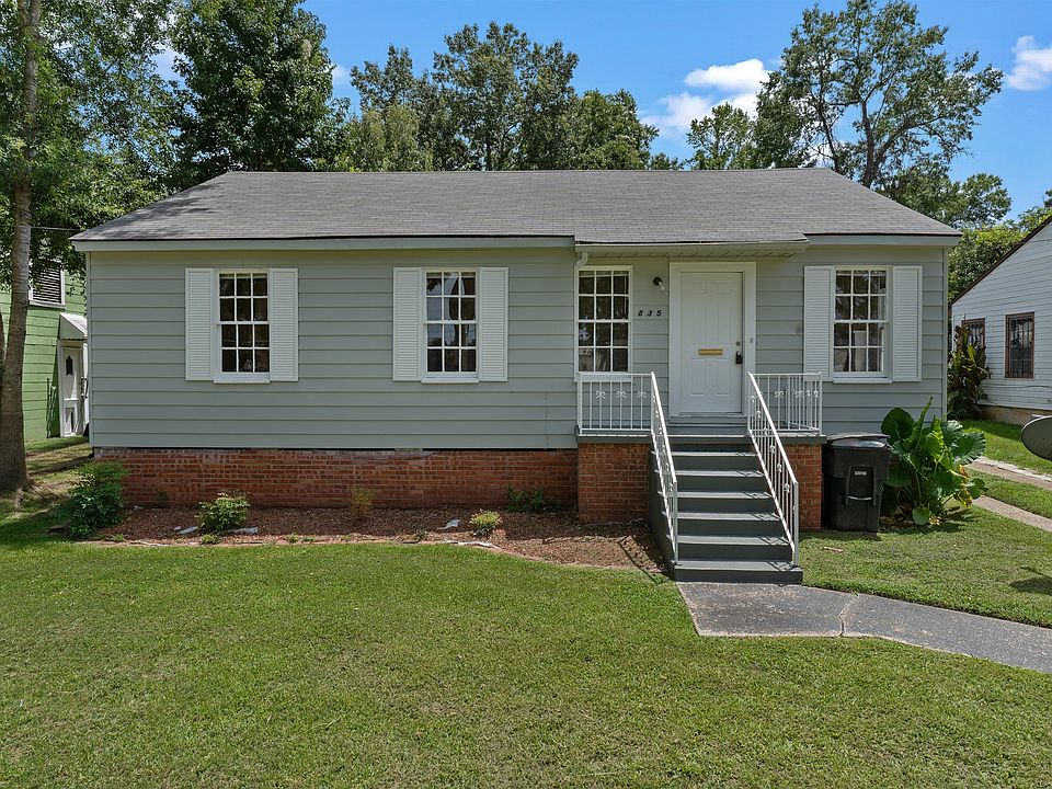 1st image of 835 Robinhood St